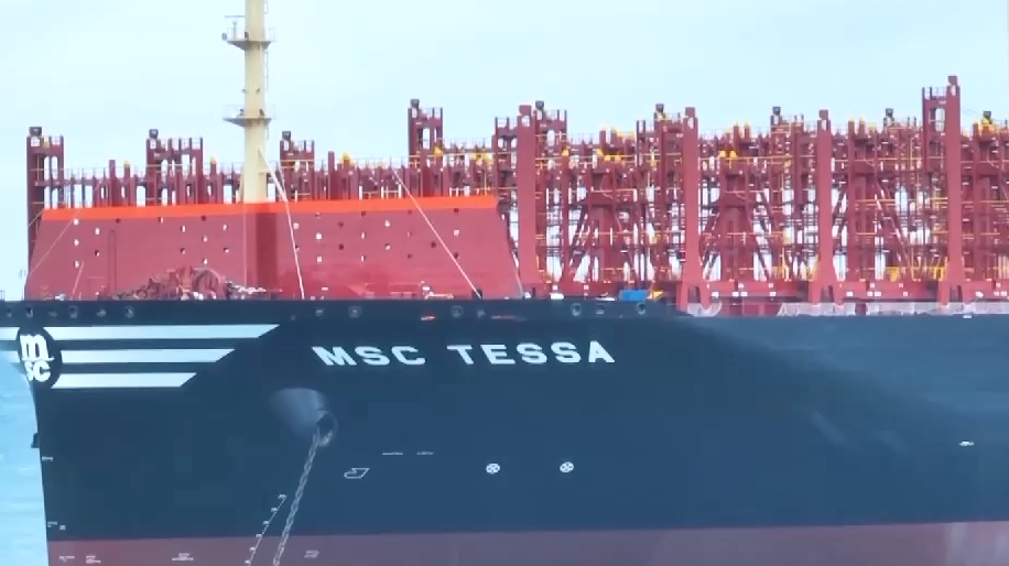 China Delivers World's Largest Container Ship Again 